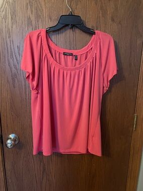 Notations Coral Short Sleeve Scoop Neck Blouse